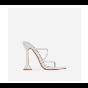 CELLO STRAPPY SQUARE TOE SCULPTURED HEEL MULE IN WHITE